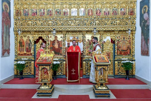 Sfinții Serghie și Vah, cinstiți la biserica Palatului Cotroceni Poza 187173