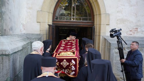Moaștele Sfântului Ioan, purtate astăzi în procesiune, „spre vindecare și izbăvire” Poza 187696