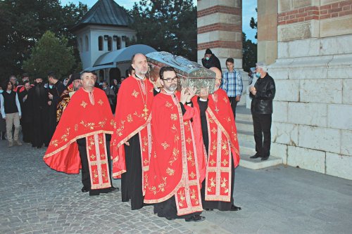 Moment aniversar pentru Mitropolitul Olteniei de ziua Sfinţilor Serghie şi Vah Poza 187836