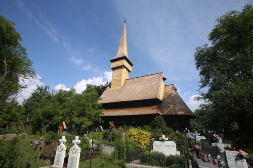 Biserica monument UNESCO „Sfânta Parascheva”, inima comunităţii din Deseşti