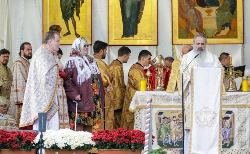 Patru familii au fost decorate de Mitropolitul Moldovei și Bucovinei în contextul Anului omagial 2021 Poza 188262