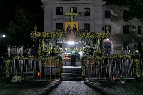 „Să duceţi mărturie în familie şi în cetate că Dumnezeu lucrează la Sfânta Parascheva”  Poza 188386