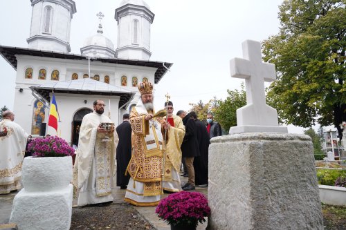 Binecuvântare arhierească la centenarul bisericii parohiei prahovene Fântânele