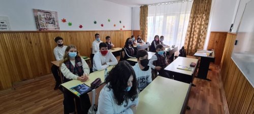 „Educație pentru o viață sănătoasă” la seminarul din Târgoviște Poza 189111