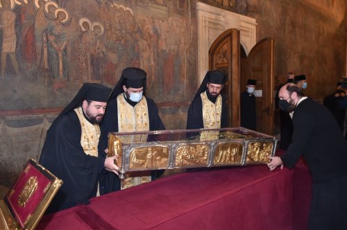A început cinstirea sfinților ocrotitori pe Dealul Patriarhiei Poza 189149