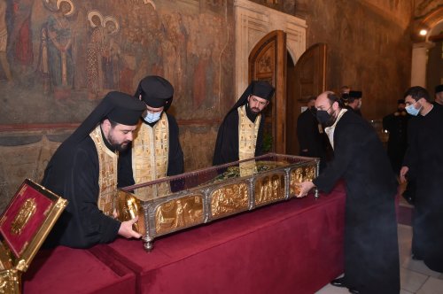 A început cinstirea sfinților ocrotitori pe Dealul Patriarhiei Poza 189150