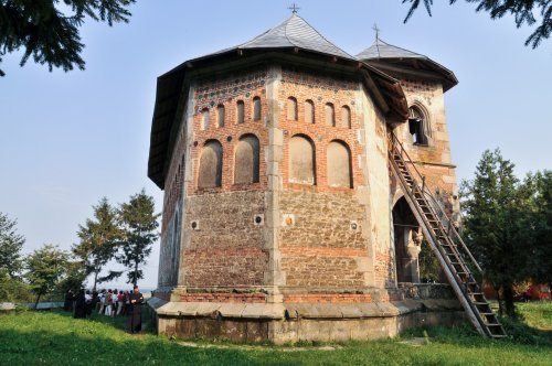 Restabilirea vieții monahale la mănăstirile Ițcani și Bălinești și înființarea schitului Arbore Poza 189351