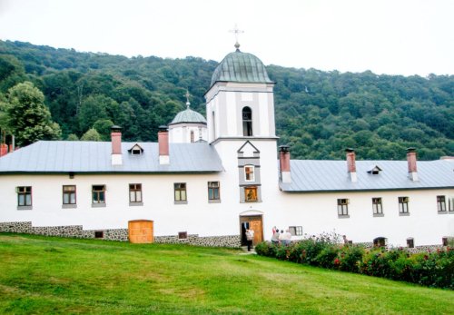 Mănăstirea Frăsinei, darul Maicii Domnului Poza 189425