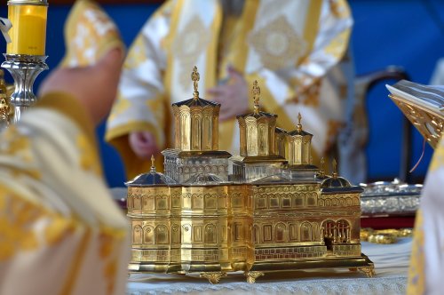 Binecuvântarea sfinților la hramul de toamnă al Catedralei Patriarhale Poza 190782