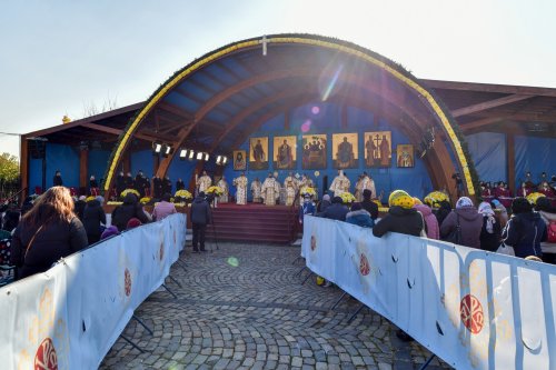 Binecuvântarea sfinților la hramul de toamnă al Catedralei Patriarhale Poza 190851