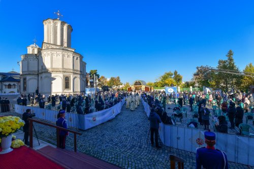 Binecuvântarea sfinților la hramul de toamnă al Catedralei Patriarhale Poza 190858