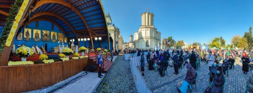 Binecuvântarea sfinților la hramul de toamnă al Catedralei Patriarhale Poza 190861