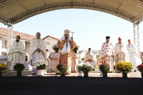 Noua biserică din Şelimbăr, judeţul Sibiu, a fost sfinţită
