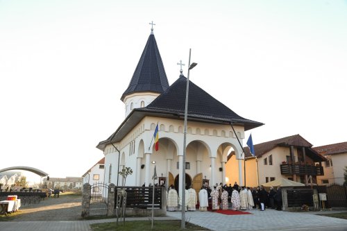 Noua biserică din Şelimbăr, judeţul Sibiu, a fost sfinţită Poza 190620
