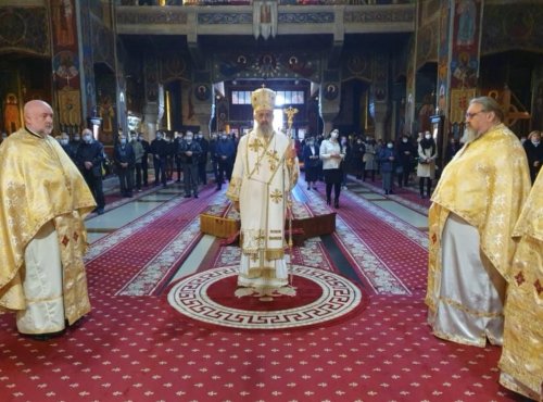 IPS Irineu a săvârşit Sfânta Liturghie în Catedrala mare din Târgu-Mureș Poza 191393