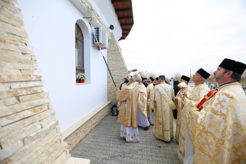 Târnosirea bisericii de 200 de ani  din parohia vrânceană Popești I Poza 191307