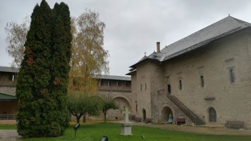 Mănăstirea Dragomirna, loc de pace şi frumuseţe Poza 191449