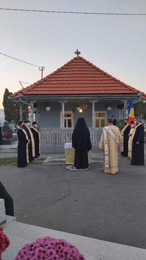 Slujba de binecuvântare a clădirii primei școli românești din Târgu-Mureș Poza 191544