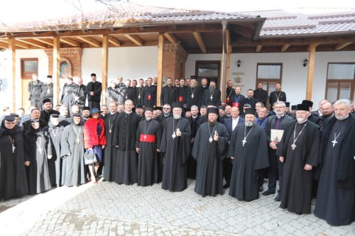 Conferinţă preoţească şi inaugurarea noului sediu al Protopopiatului Vişeu Poza 191824
