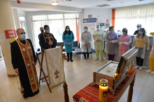 Moaștele sfinților taumaturgi aduse la pacienții Centrului „Sfântul Nectarie”