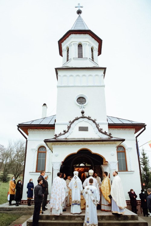 Oaspeţi din Africa la hramul și resfințirea bisericii din Băița, Cluj Poza 191922