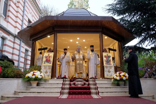 Dragostea credincioșilor români pentru Sfântul Ierarh Nectarie de la Eghina  Poza 192138