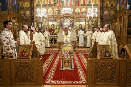Sfântul Nectarie sărbătorit la Catedrala Arhiepiscopală din Buzău