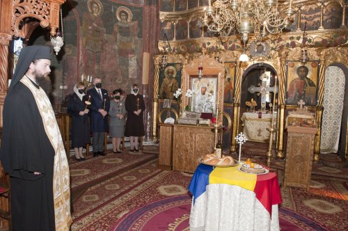 Pomenirea regelui Mihai la Mănăstirea Plumbuita din București Poza 193146
