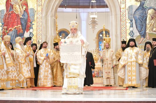 25 noiembrie - ziua sfinţirii Altarului Catedralei Naţionale