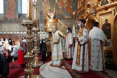 A început sărbătoarea Sfântului Apostol Andrei la Catedrala Arhiepicopală din Galaţi Poza 194229