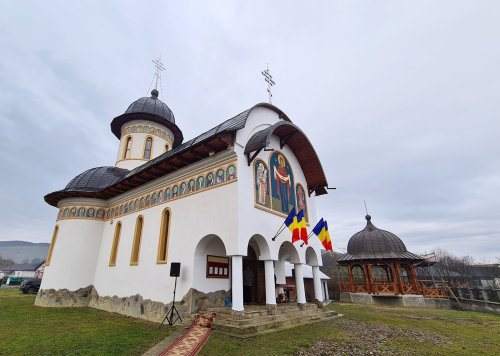 Pictura bisericii parohiale din Manic, Bistriţa-Năsăud, a fost sfințită Poza 194322
