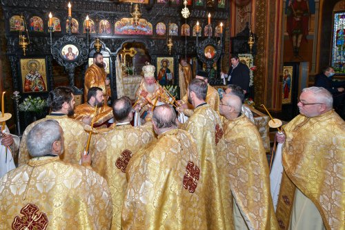 Înnoirea și sfințirea Bisericii „Sfântul Apostol Andrei”-Chitila Poza 194660