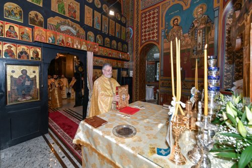 Înnoirea și sfințirea Bisericii „Sfântul Apostol Andrei”-Chitila Poza 194662