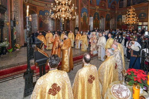 Înnoirea și sfințirea Bisericii „Sfântul Apostol Andrei”-Chitila Poza 194663