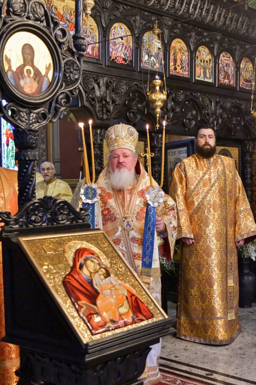 Înnoirea și sfințirea Bisericii „Sfântul Apostol Andrei”-Chitila Poza 194673