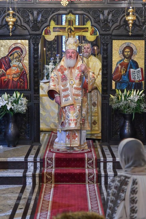 Înnoirea și sfințirea Bisericii „Sfântul Apostol Andrei”-Chitila Poza 194677