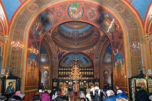 Înnoirea și sfințirea Bisericii „Sfântul Apostol Andrei”-Chitila Poza 194683
