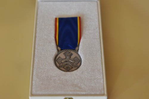 Medalia „Centenarul Marii Uniri” oferită Bisericii Ortodoxe Române Poza 194446