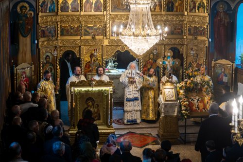 Liturghie arhierească la Parohia „Sfântul Ierarh Nicolae” din Salcea, în ajunul hramului Poza 195347