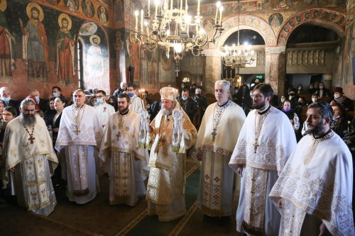 Binecuvântare arhierească la Biserica „Sfântul Nicolae” din Făgăraş Poza 195417