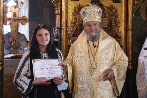 Binecuvântare arhierească la Biserica „Sfântul Nicolae” din Făgăraş Poza 195419