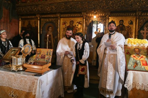 Binecuvântare arhierească la Biserica „Sfântul Nicolae” din Făgăraş Poza 195421