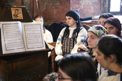 Binecuvântare arhierească la Biserica „Sfântul Nicolae” din Făgăraş Poza 195423