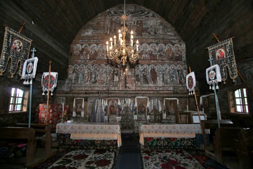 Catedrala din lemn închinată Sfântului Nicolae în Maramureşul istoric Poza 195368