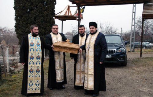 Sfinții de la Niculițel au binecuvântat credincioșii din Butnărești, Roman