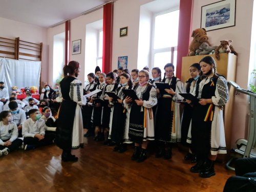 Vizită pastorală la şcoala din comuna Cricău, Alba Poza 195885