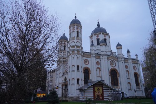 Începutul sărbătorii Sfântului Ierarh Spiridon la Catedrala sa din Capitală Poza 196178