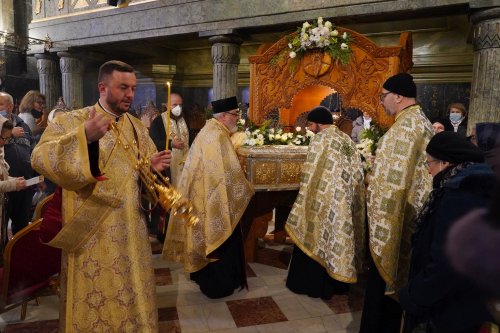 Începutul sărbătorii Sfântului Ierarh Spiridon la Catedrala sa din Capitală Poza 196180