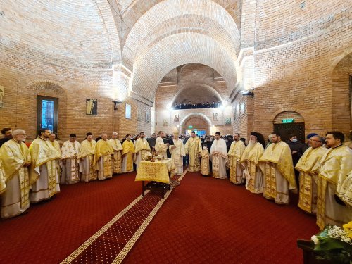 Biserica Parohiei „Sfântul Matei” din Cluj-Napoca a fost târnosită