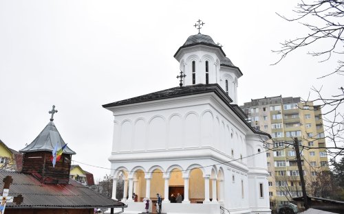 Biserica Parohiei „Sfântul Matei” din Cluj-Napoca a fost târnosită Poza 196350
